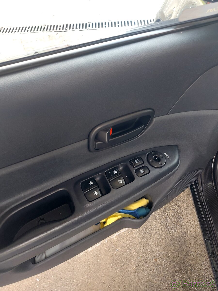 Hyundai accent 1.4 16v - 8