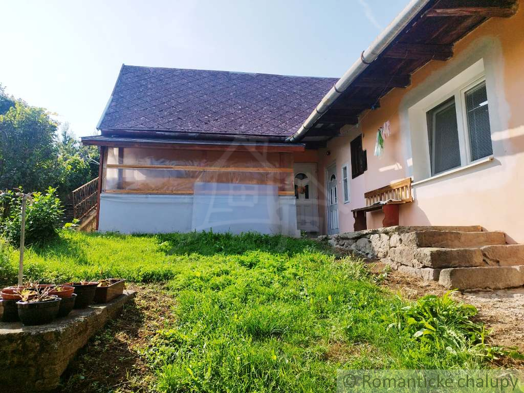 Z časti rekonštruovaný gazdovský dom v obci Hrušov - 8