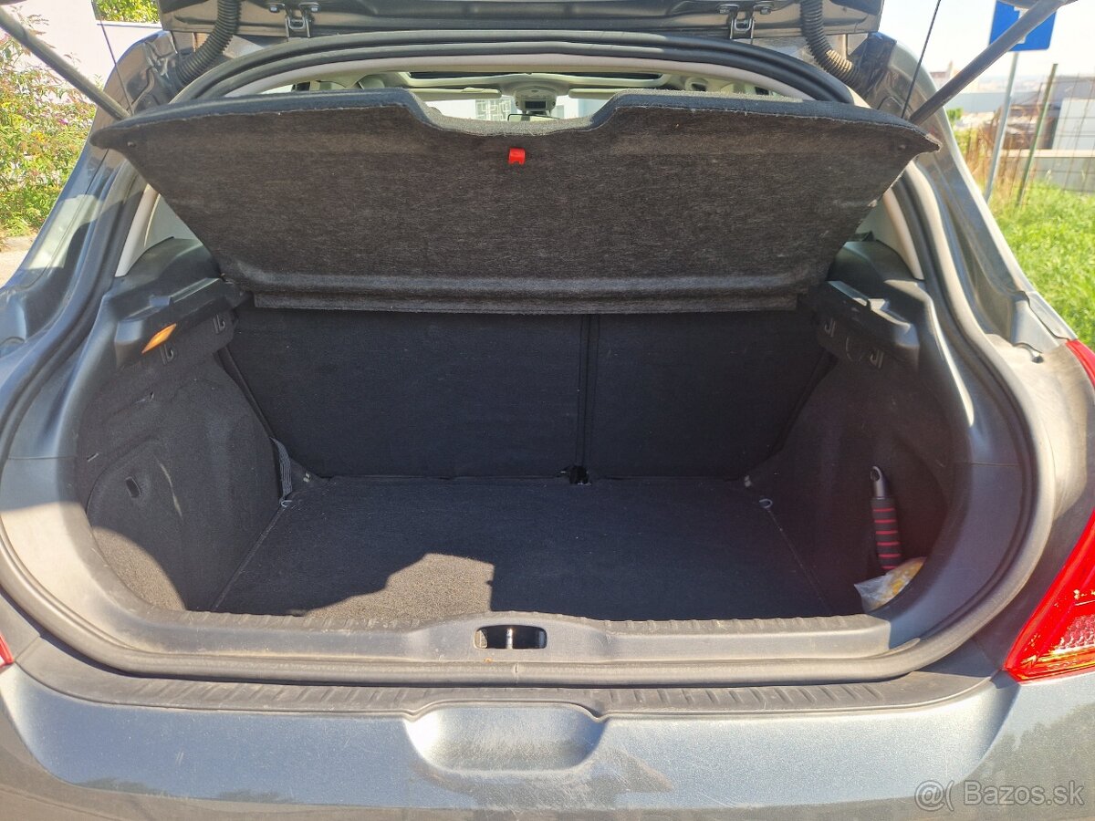 Peugeot 308 hatchback benzín 1,6 rok 2010 - 8