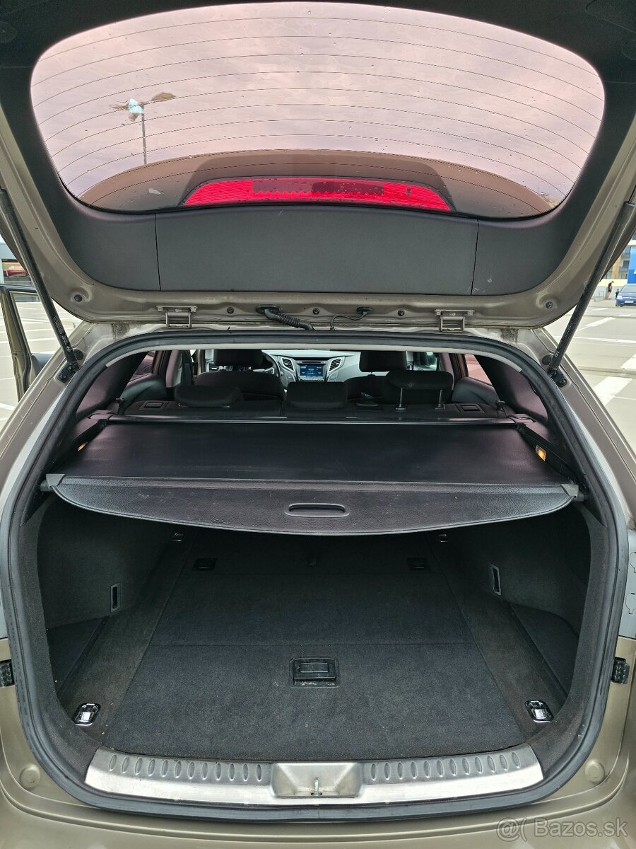 Predám Hyundai i40 CW 1.7CRDI - 8