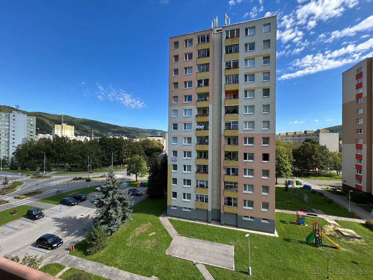 Komfortný 3 izbový byt s loggiou, šatníkom a špajzou - 8