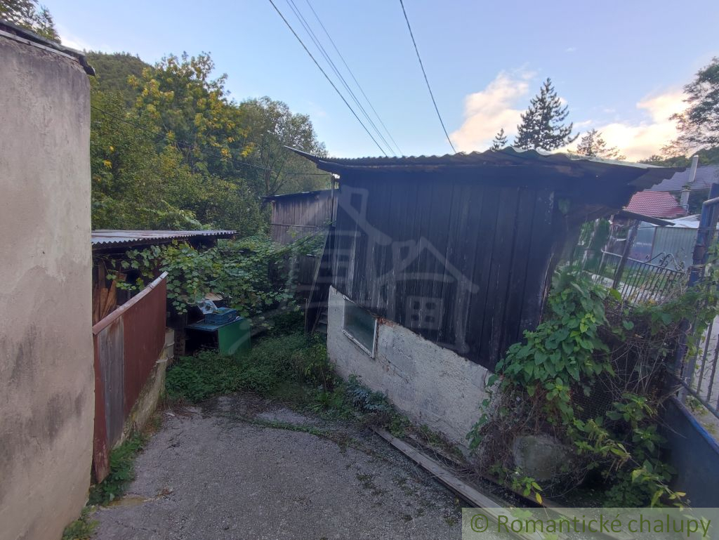 Ponúkame na predaj pozemok v Kolároviciach pri Bytči s roz - 8