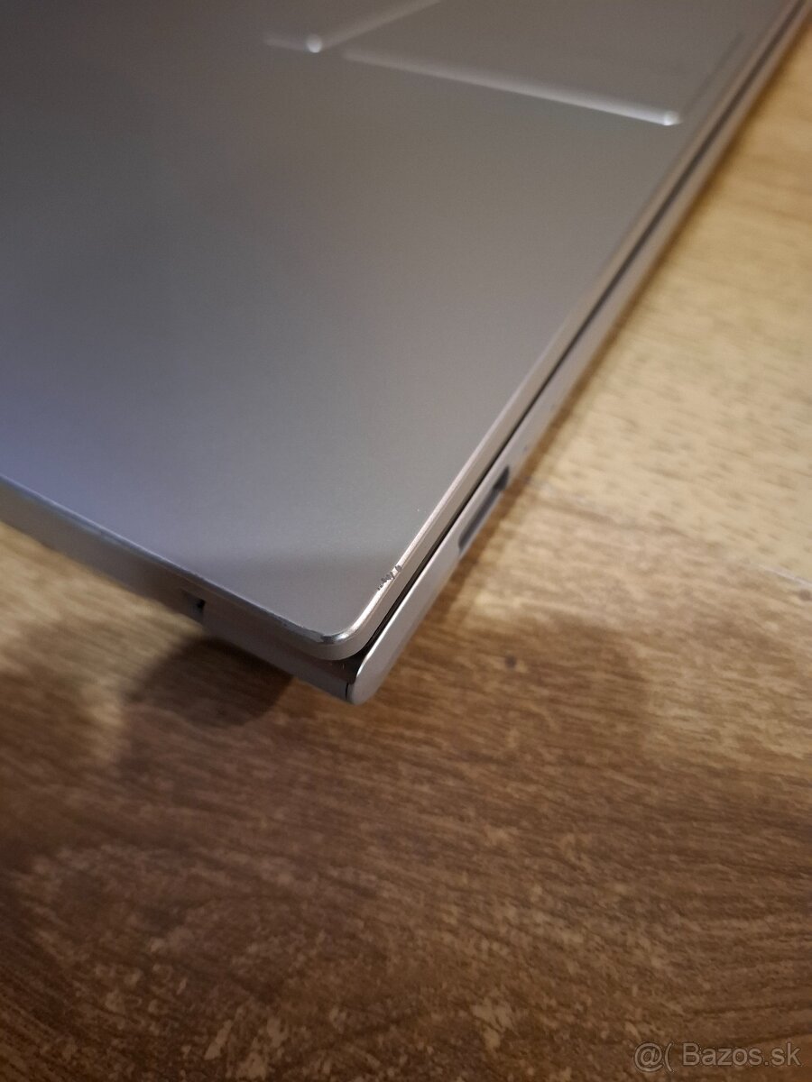 Predám noteboook Asus Vivobook X1504ZA - 8