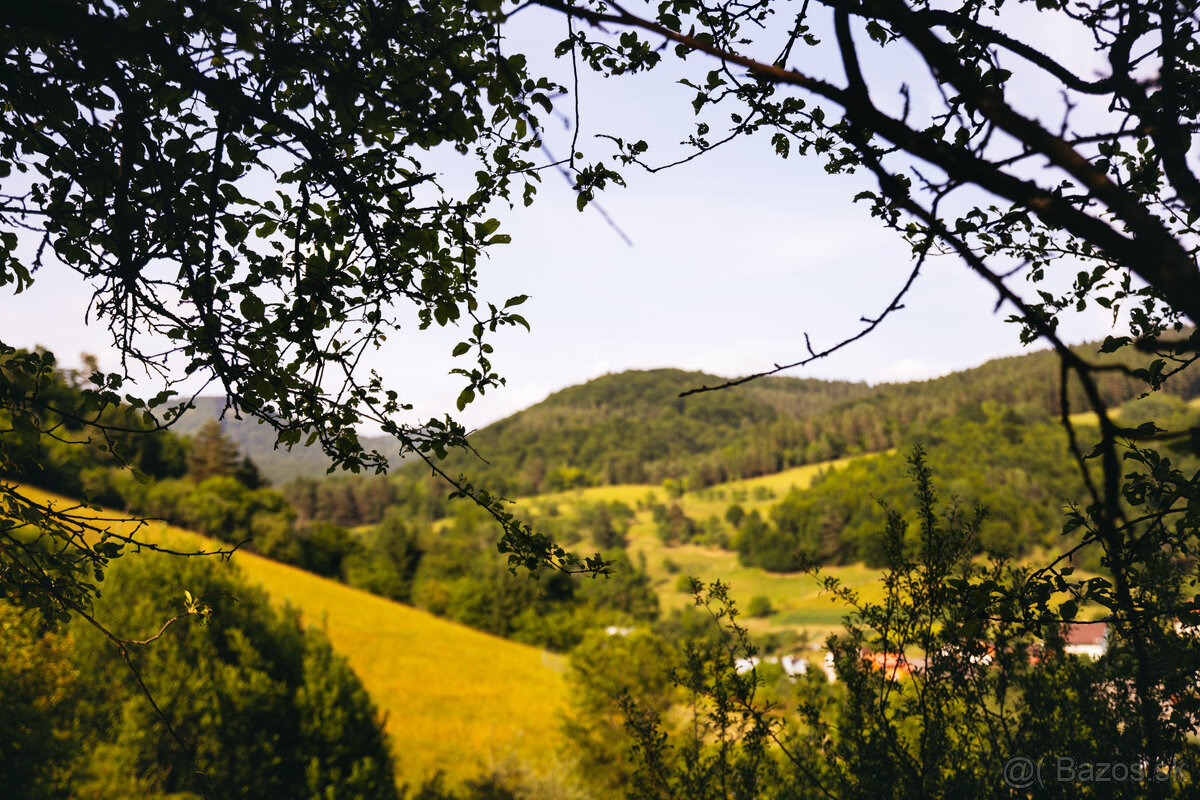 Na predaj investičný pozemok so stavebným povolením Vydrná - 8