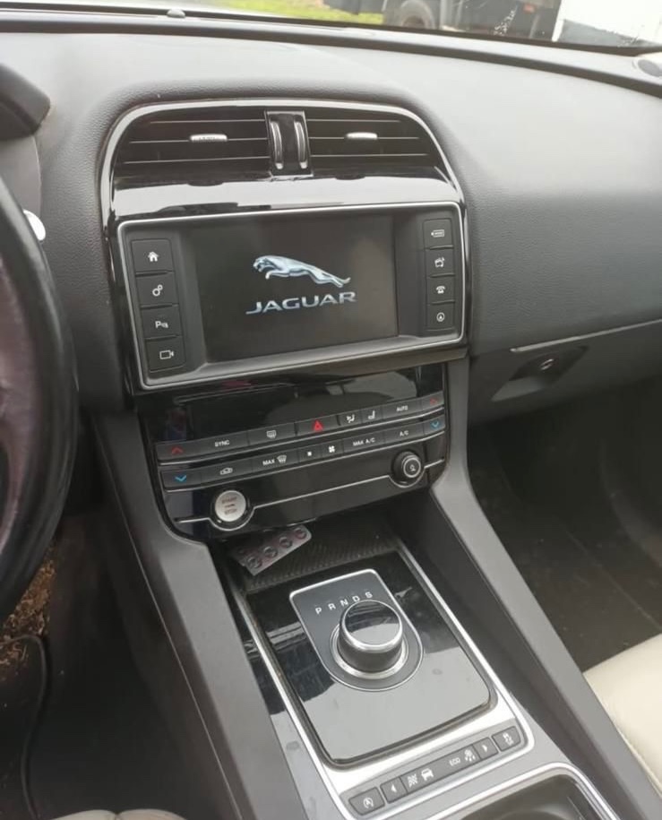 Jaguar F-pace NEŠTARTUJE - 8