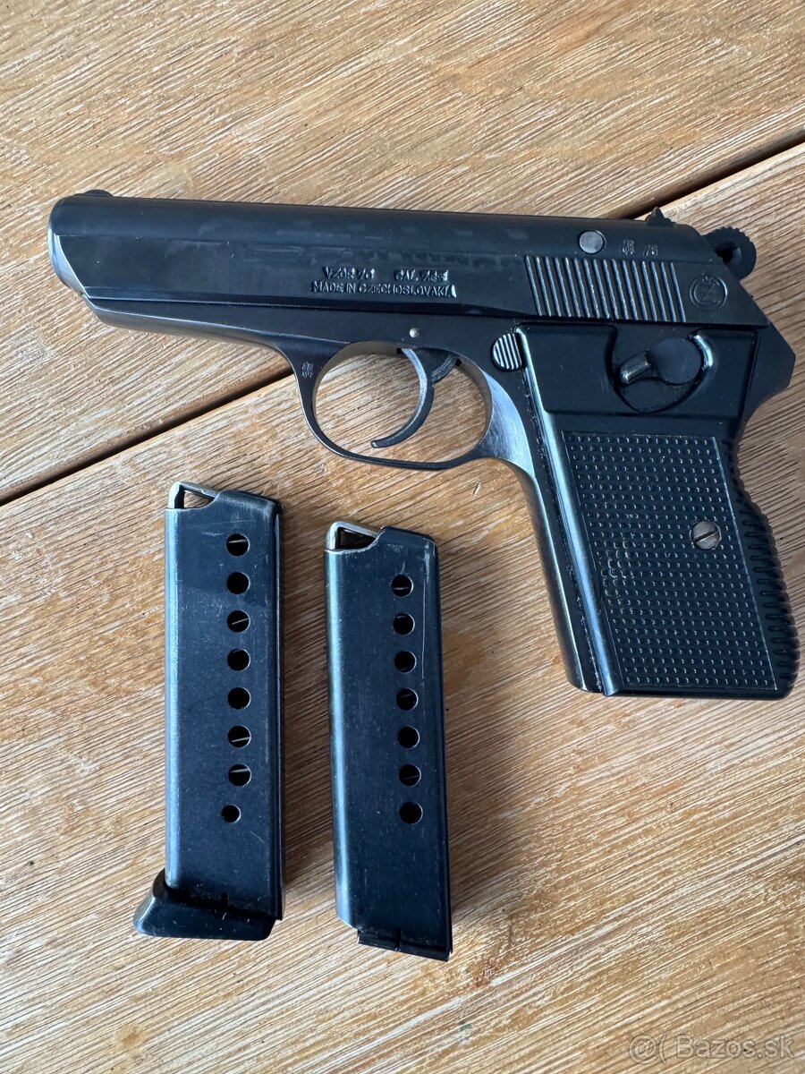 Zbierka pistoli ČZ - 8