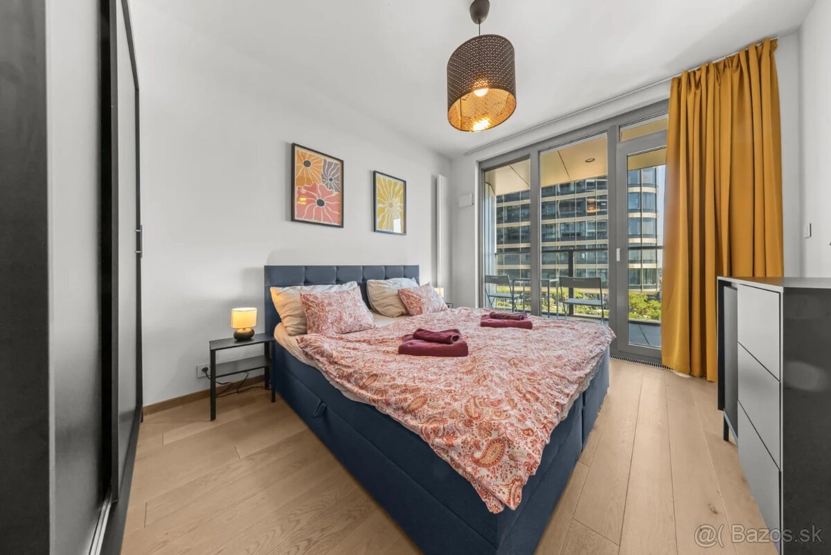 Hodinové-Hotely v BRATISLAVE - 8