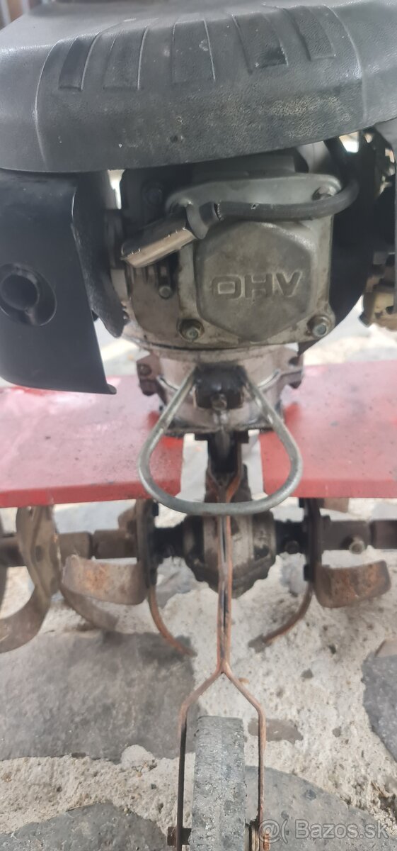 Motorový štvor taktový kultivátor. - 8