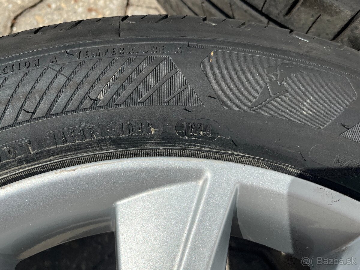 Originalna sada diskov SEAT ATECA 7.0JxR17 ET45, 215/55/R17 - 8