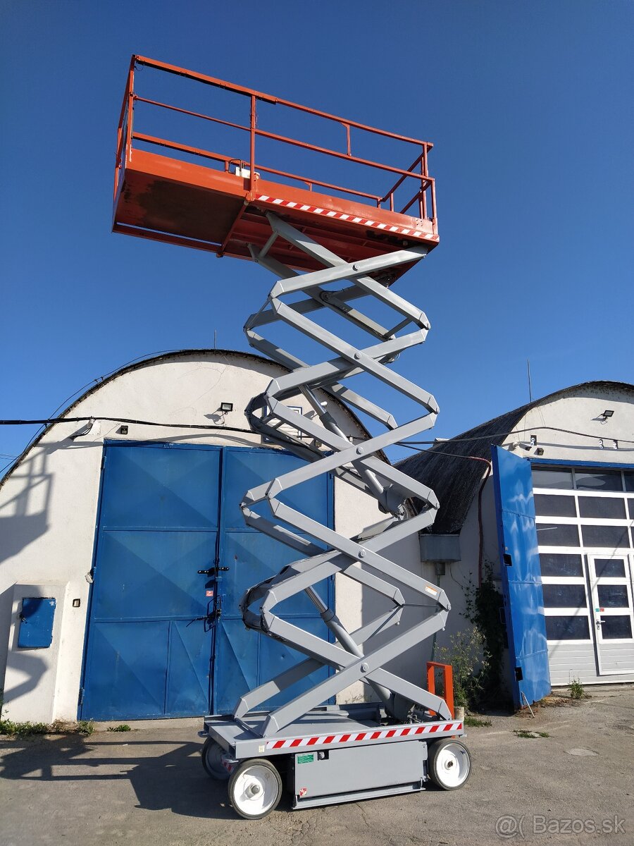 NOŽNICOVÁ PRACOVNÁ PLOŠINA 11.7m - 8