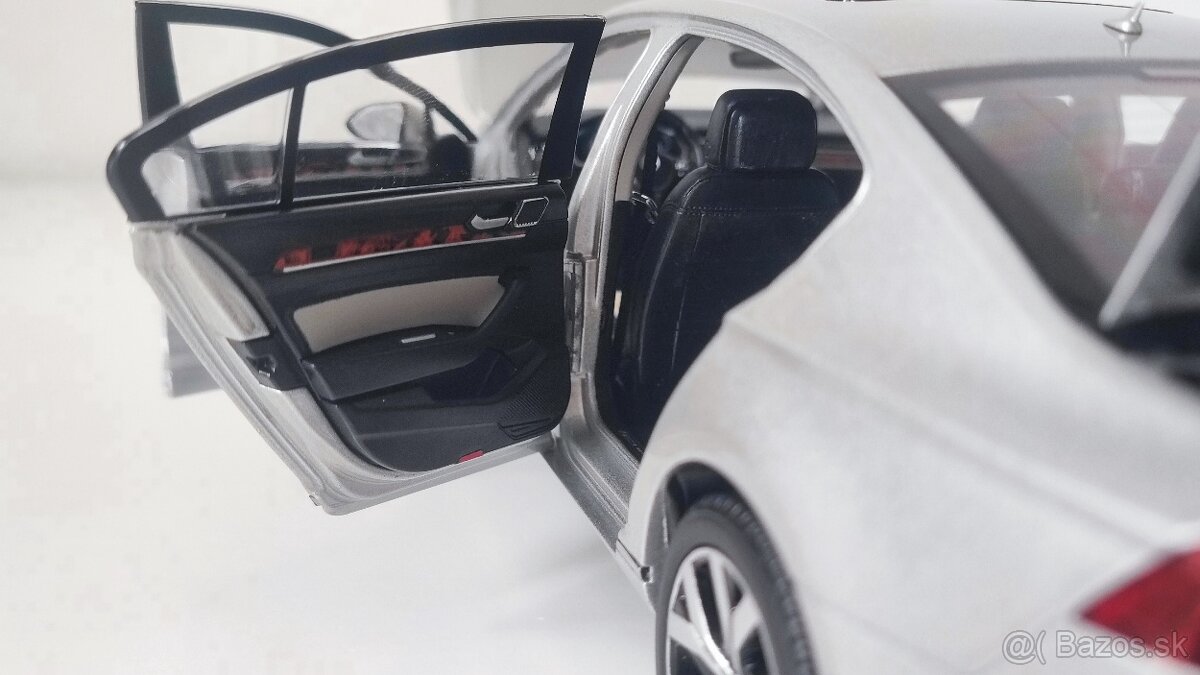 Volkswagen Passat 1:18 - 8