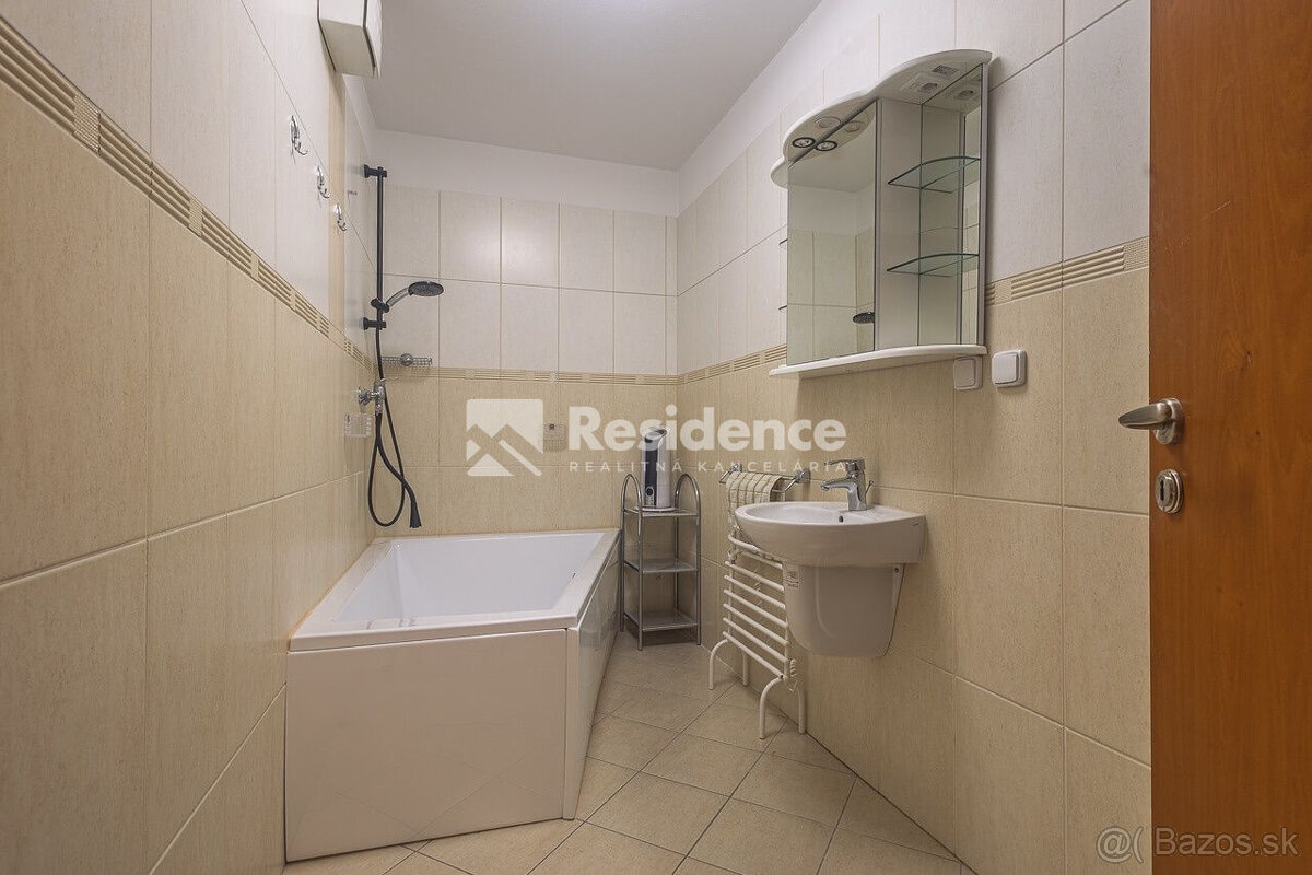 Na predaj 3-izbový byt priamo v centre Liptovského Mikuláša - 8