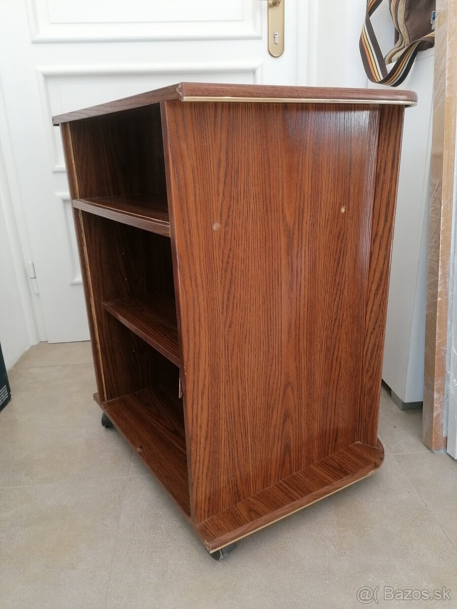 Skrinka pod TV - 8