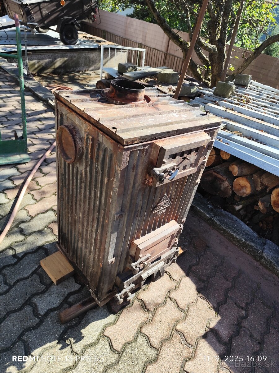 Predám krásne funkčné staré liatinové kachle MORA 1329, cena - 8