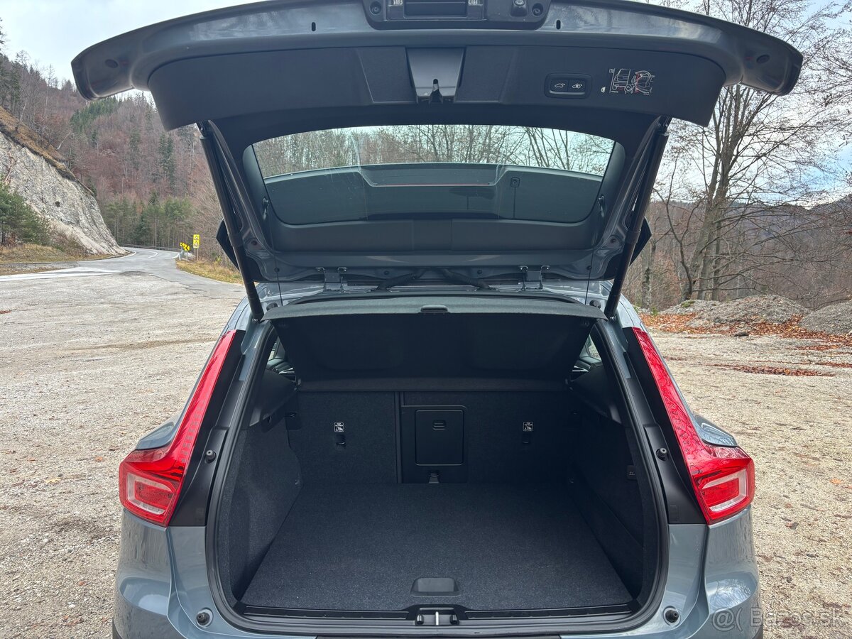Volvo XC40 B4 2,0 benzín 4X4 - 8