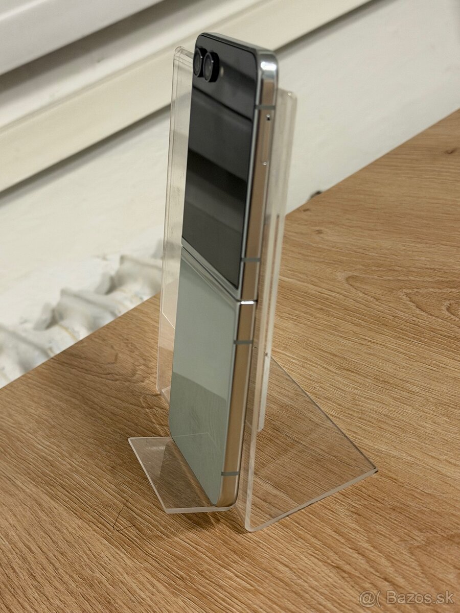 Dobrý deň Ponúkam na predaj Samsung Z Flip 5 512GB Mint - 8