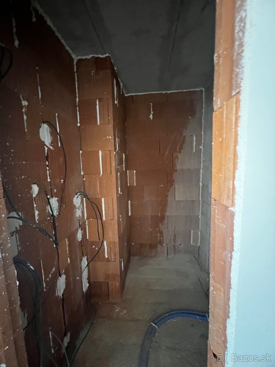 SIMI real - novostavba- 3 izbový byt s lódžiou s každej izby - 8