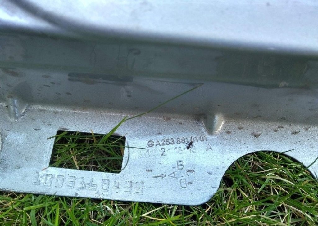 Mercedes GLC C253 X253 2016 - Lavy predny blatnik - 8