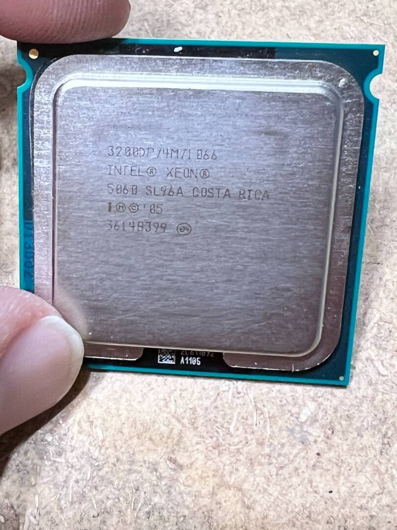 Predám procesory G3250 / i3-2100 / Xeon / i3-4130 - 8