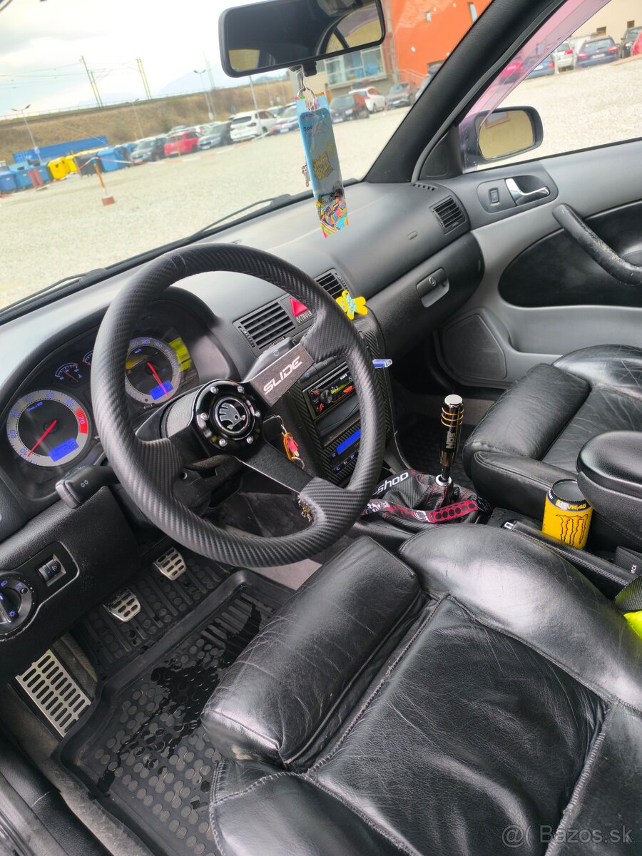 Octavia 1.8 Turbo Elegance - 8