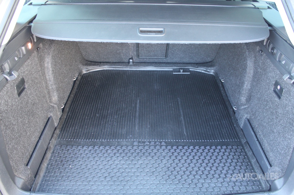 Škoda Superb Combi 2,0 TDi DSG 140 kW 4x4 STYLE, ODPOČET DPH - 8