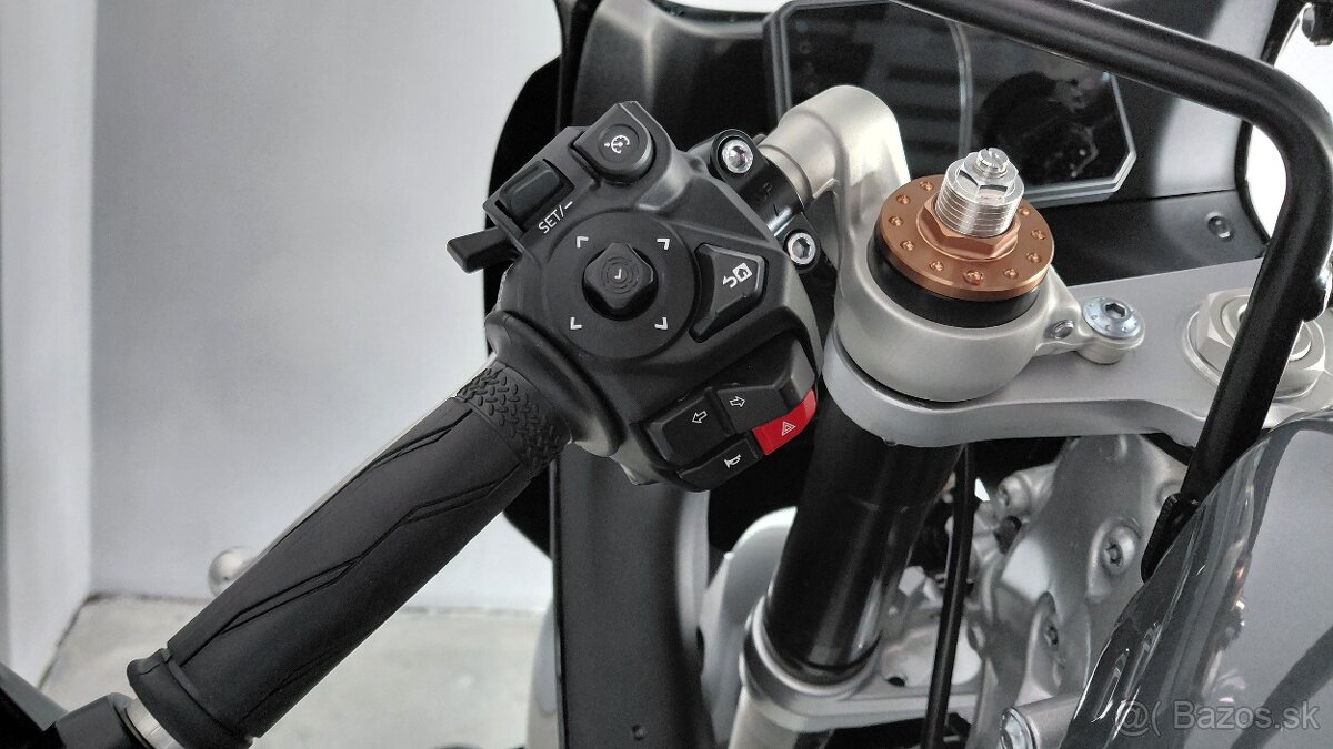 Yamaha XSR 900 GP - 8