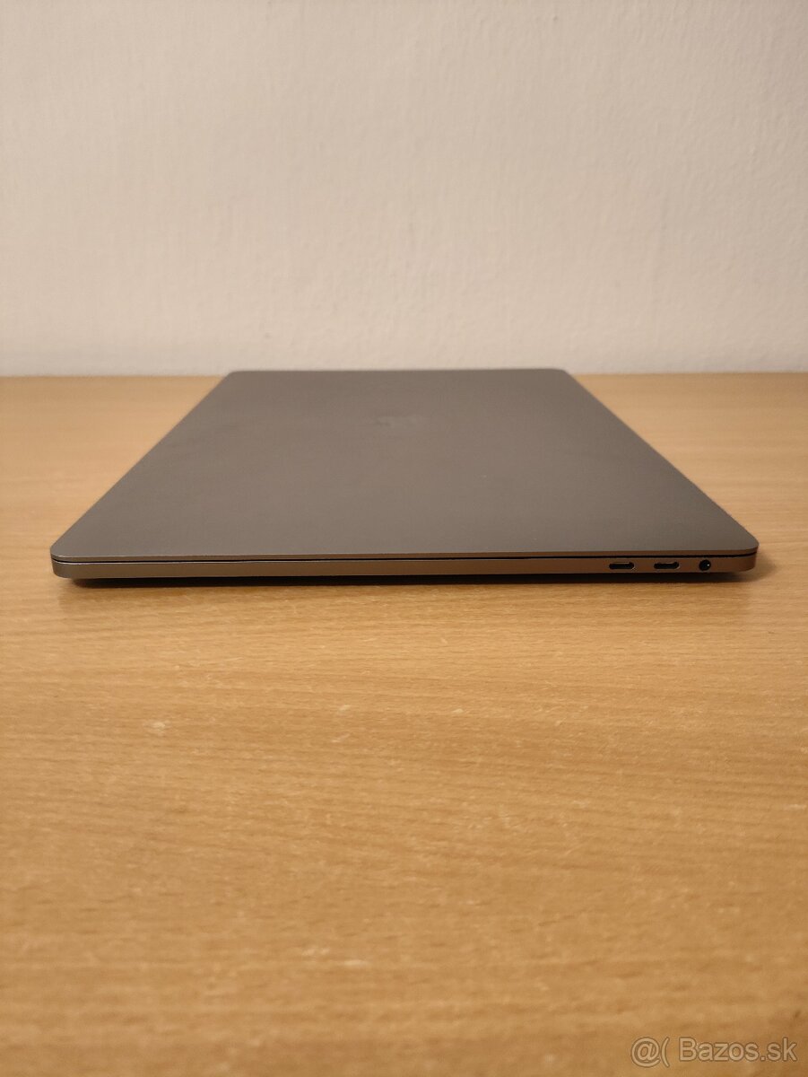 MacBook Pro 15 2019 | i7 • 16GB • 256GB SSD - 8