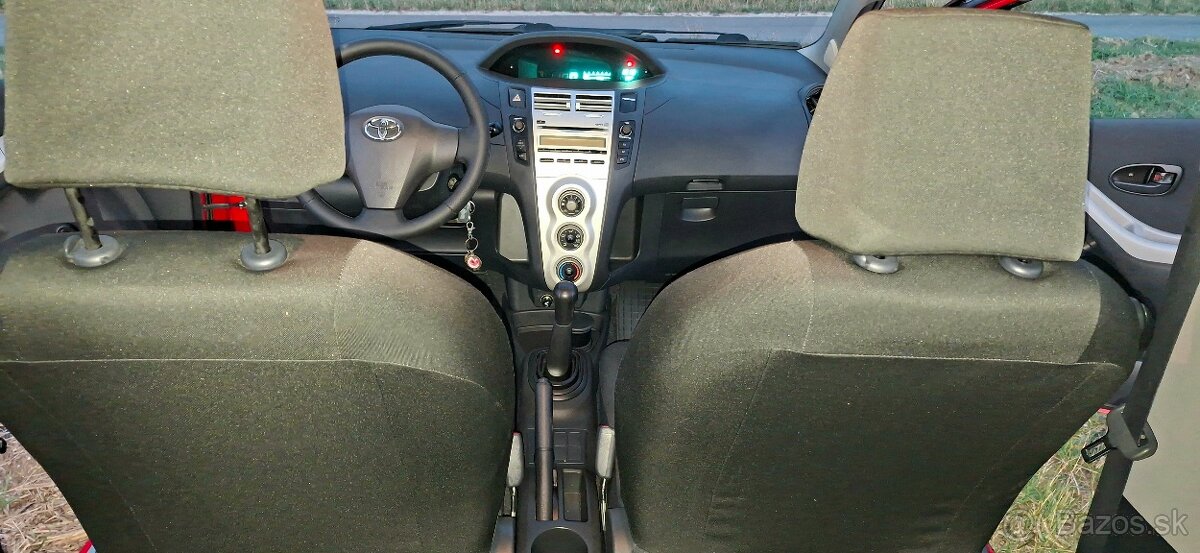 Toyota Yaris 1.0 - 8