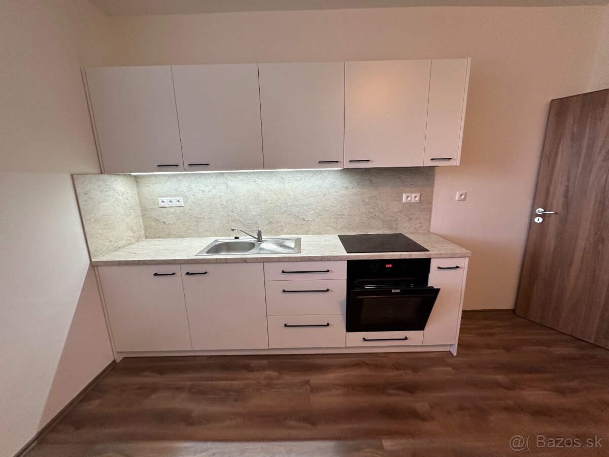 Ponúkam Vám na prenájom 2 izbový byt s balkónom na 1.poschod - 8