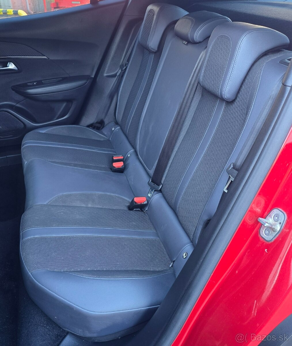 Peugeot 2008 1.2 96kw Allure AT 8 stupňová 70000km - 8