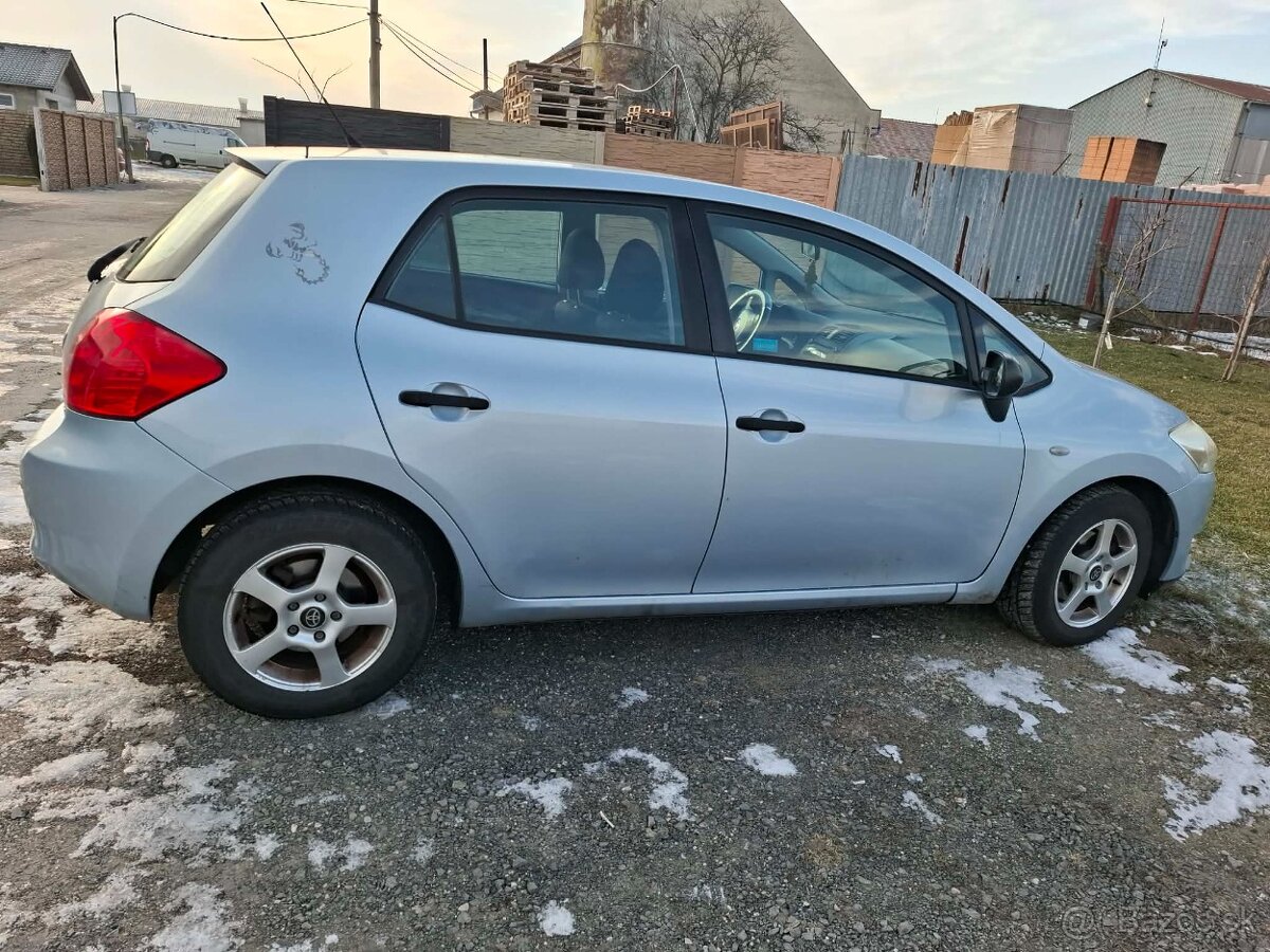 Toyota Auris 1,4T 5D - 8