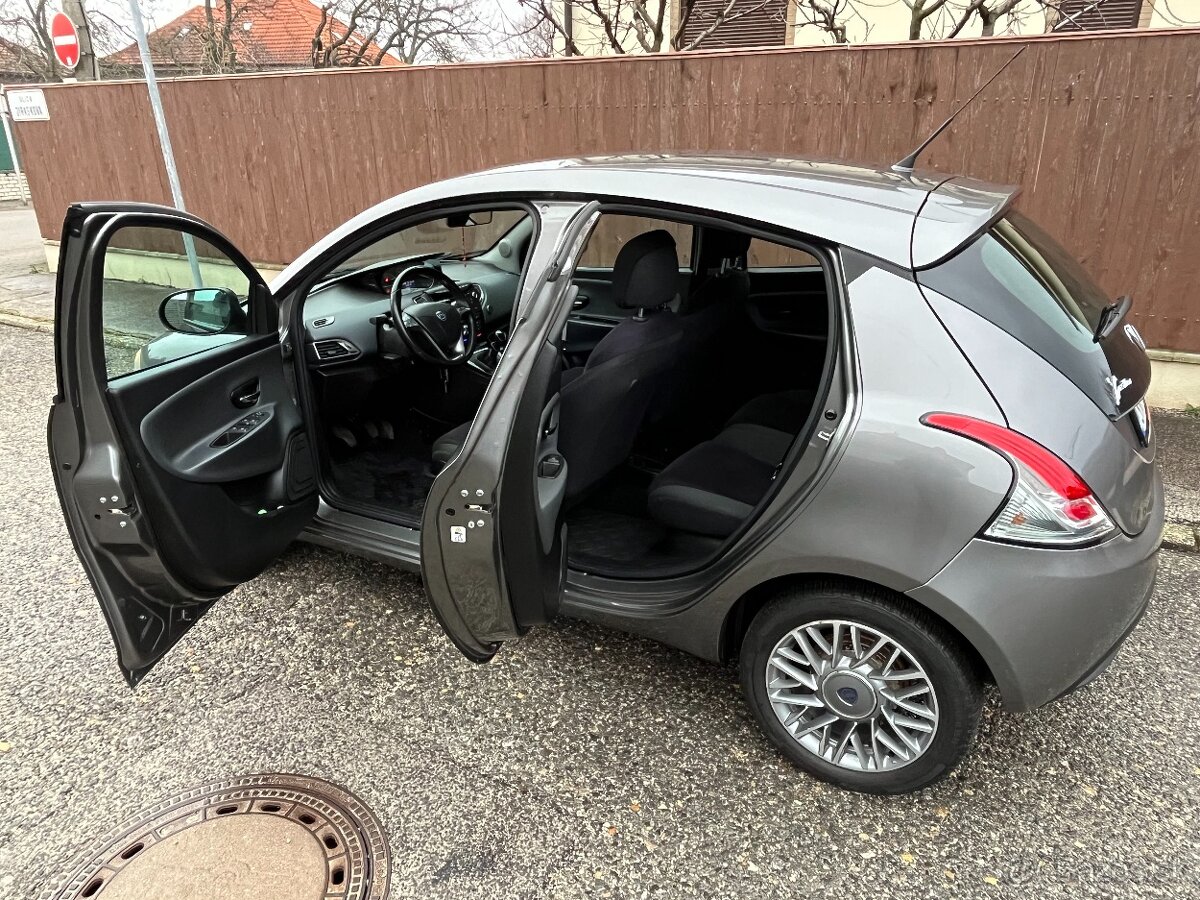 Lancia Ypsilon Gold 1.2i - 8