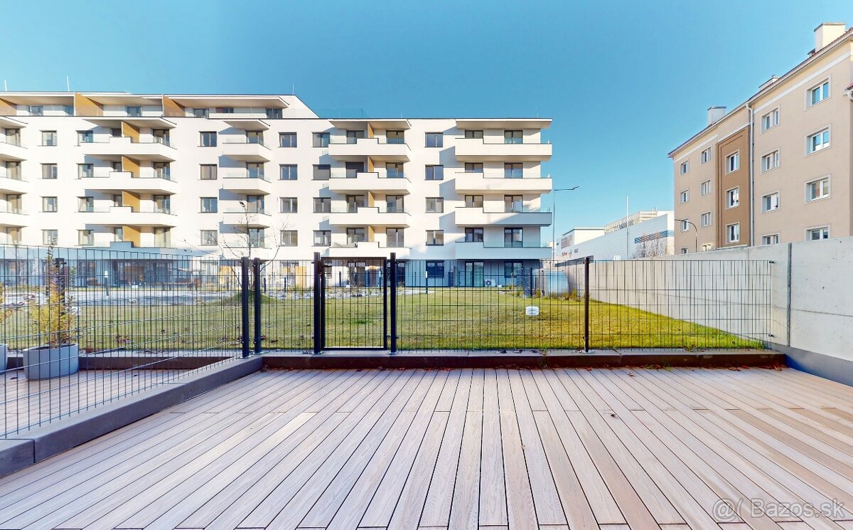 CENTRUM jedinečný 2 izb.byt s predzáhradkou 92 m2 - 8