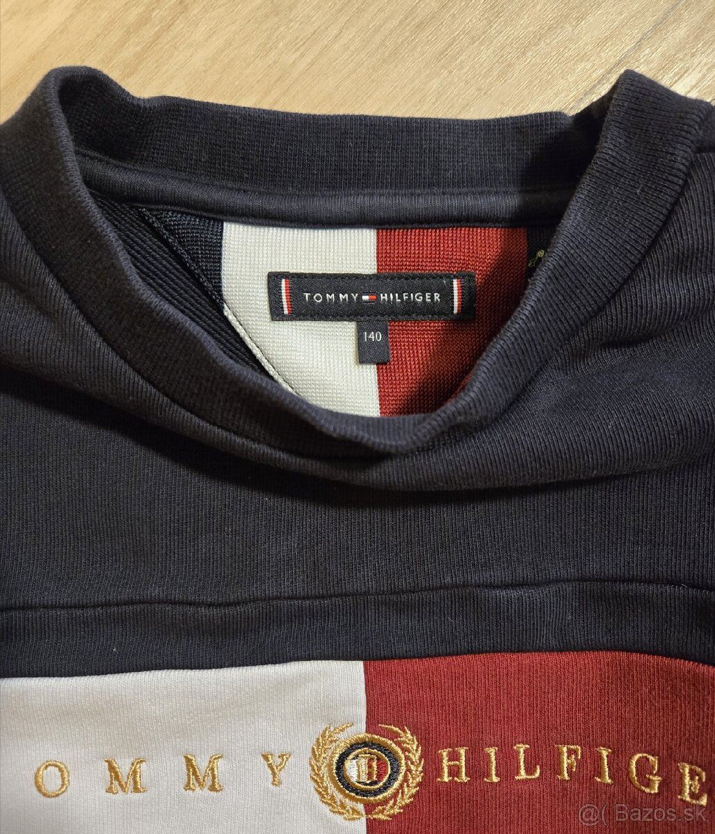 Predám chlapčenské pulóvre a rifle 140, 10Y - 8