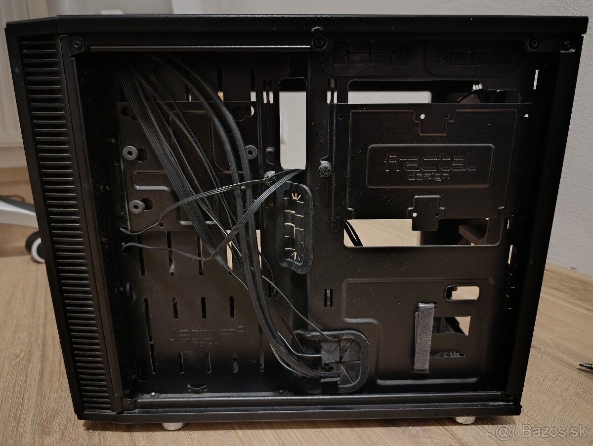 Predam skrinku Fractal Design Define Nano S - Window - 8