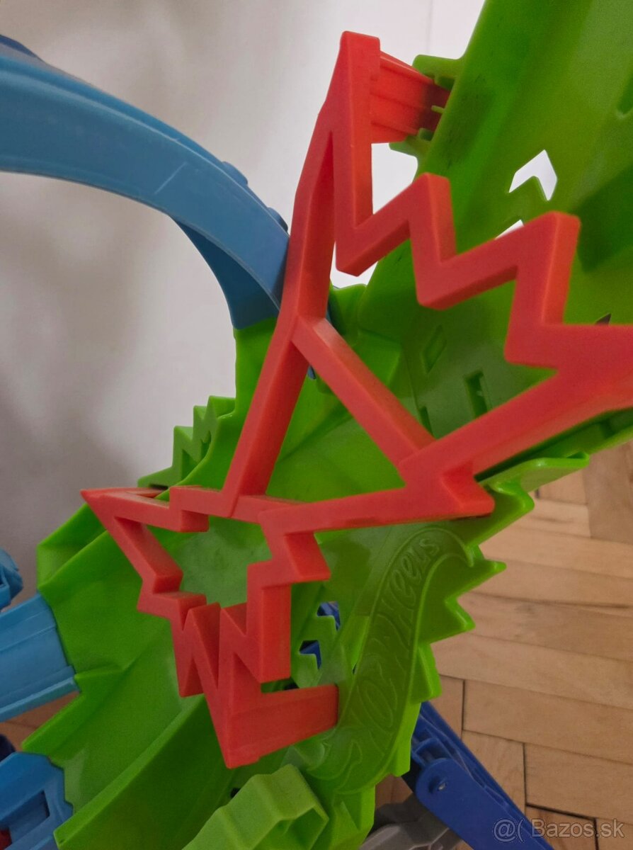Autodráha Hot Wheels štyrmi slučkami - 8