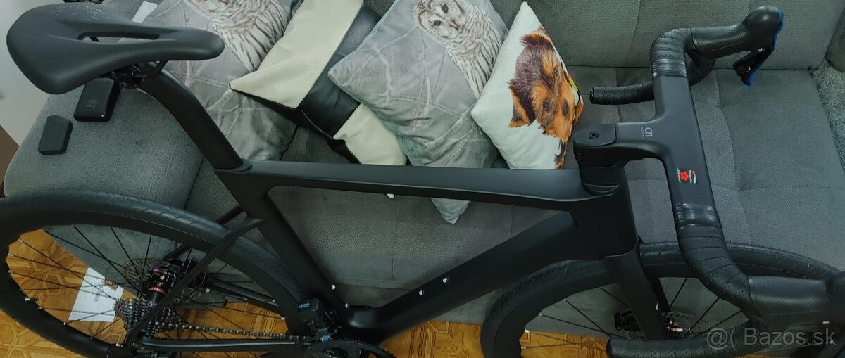 Kompletný karbónový cestný bicykel s elektronickým radením - 8