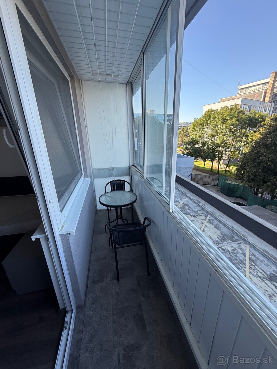 Garsónka s balkónom - centrum mesta - 8