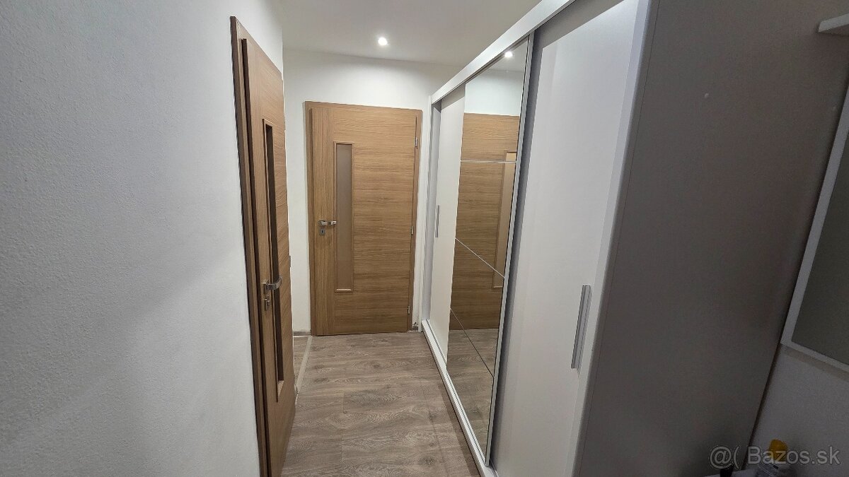 Prenajmem prerobený, zariadený 3 izbový byt vo Zvolene - 8