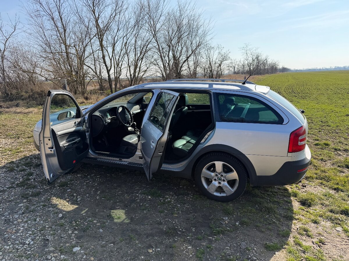 Škoda Octavia Scout - 8