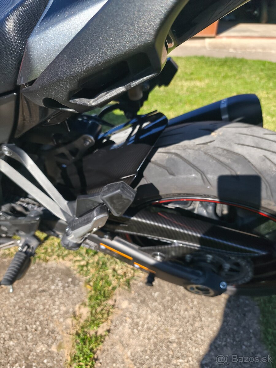 Kawasaki Ninja 1000SX - 8