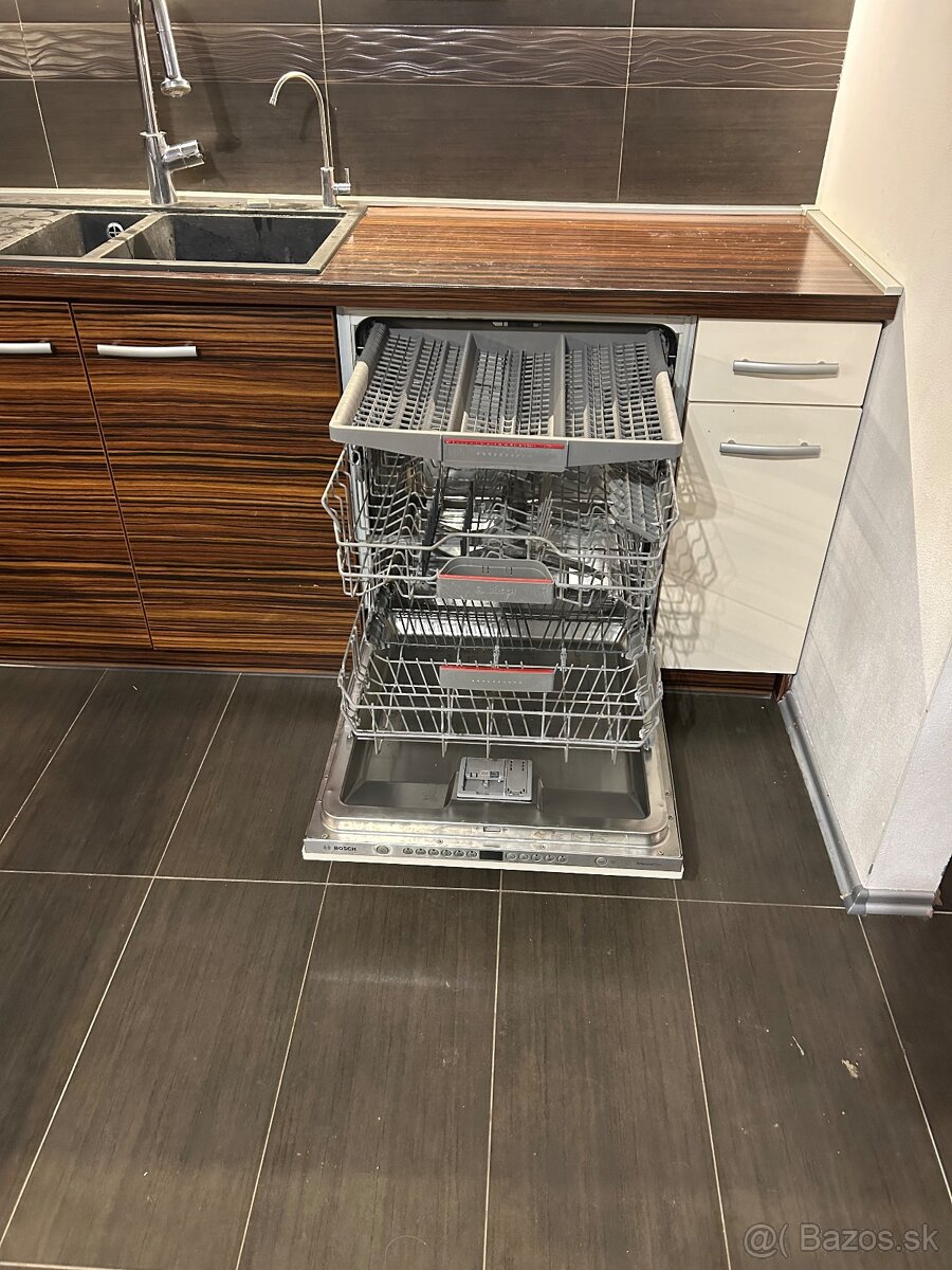 Predam kuchynsku linku s umyvackou a digestorom - 8