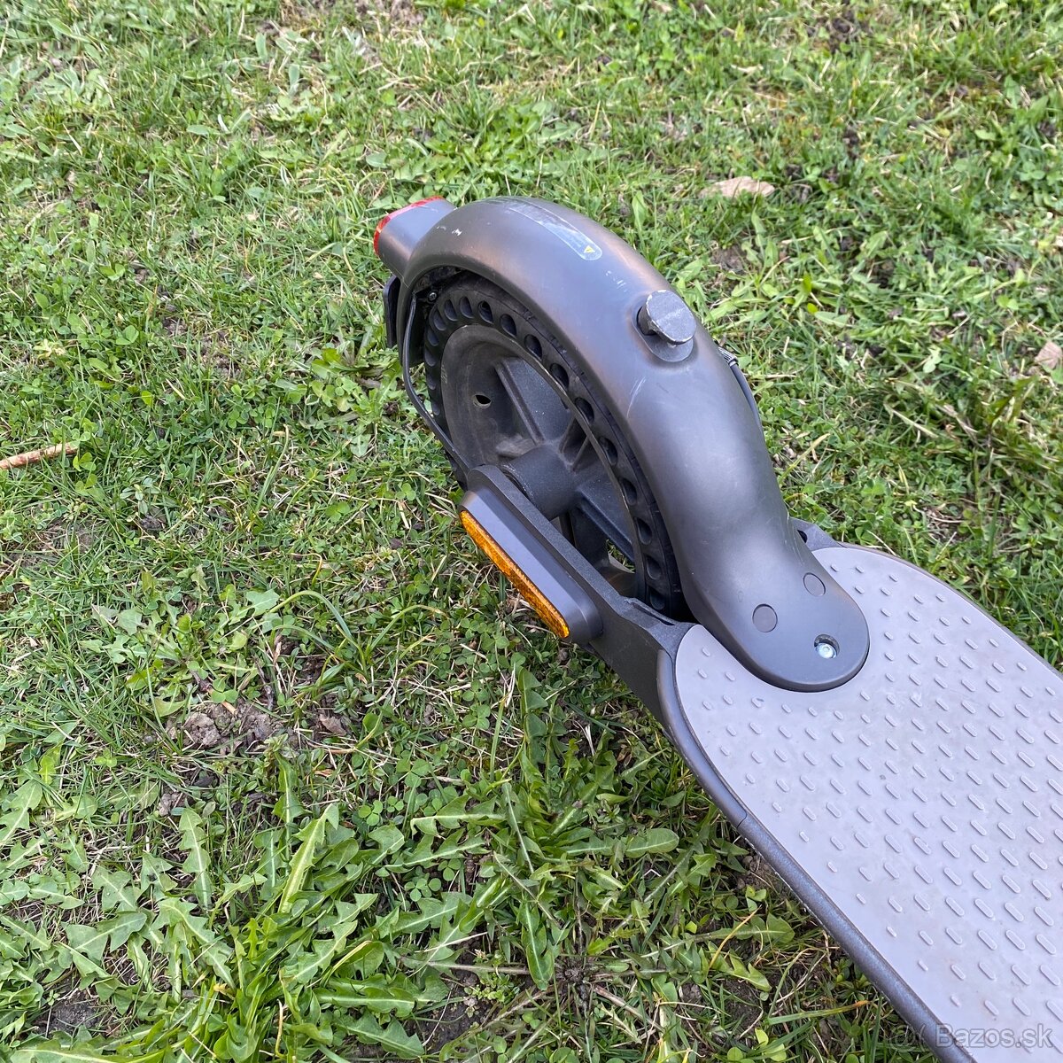 Predám – Xiaomi Mi Electric Scooter Essential - 8