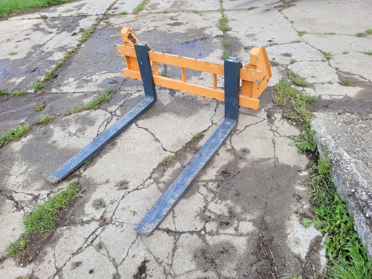 Traktor s čelním nakladačem - 8