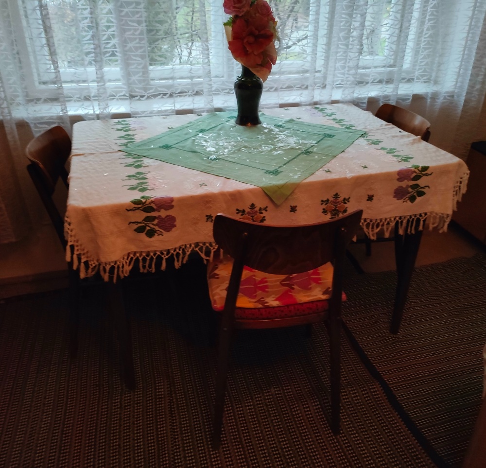 Retro set stôl + stoličky + bonus - 8