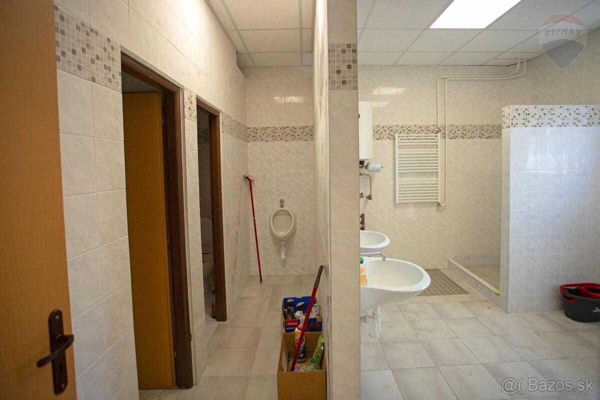 Na predaj moderná hala s administratívnym a sociálnym zázemí - 8