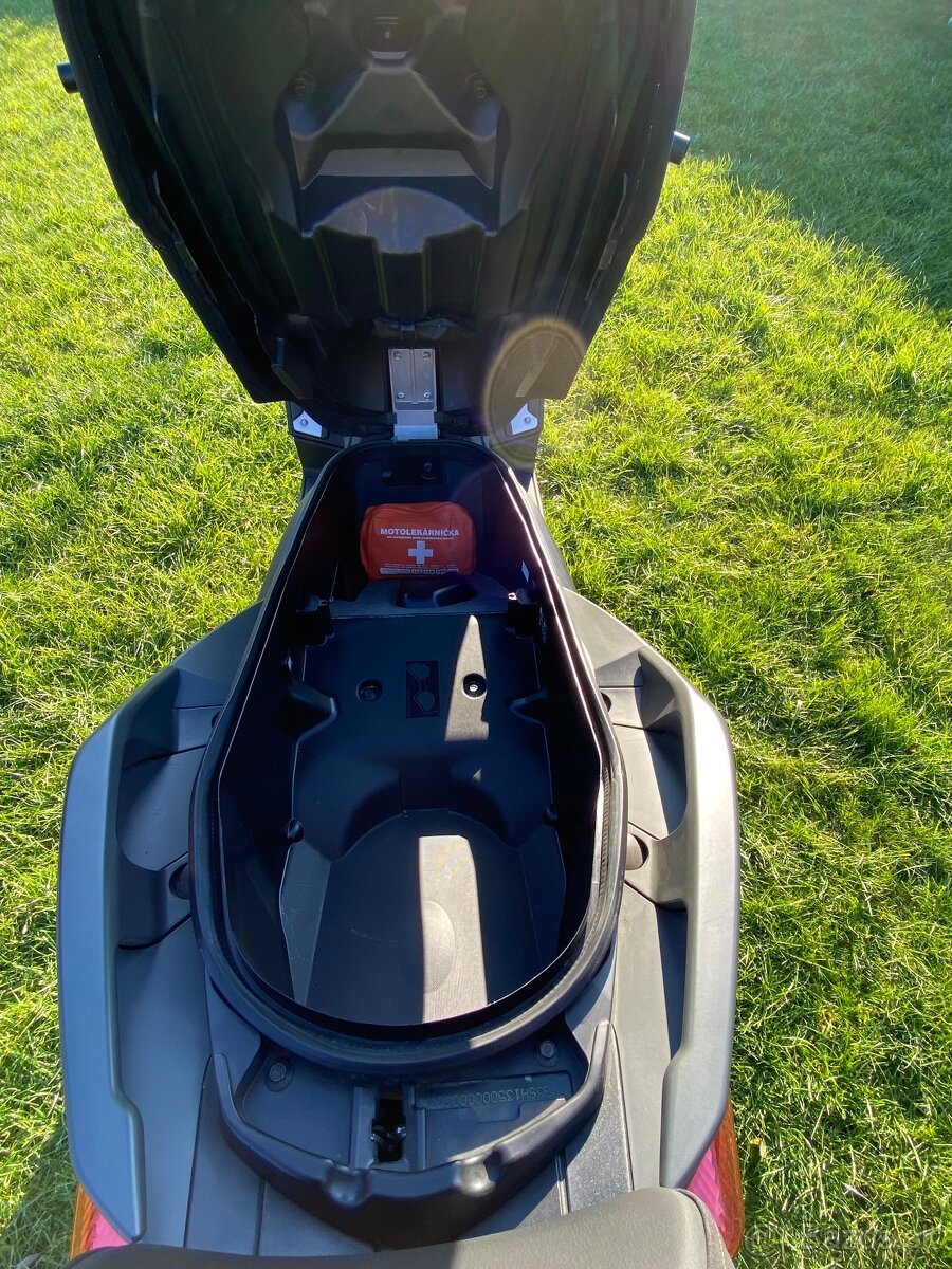 Yamaha X-MAX - 8
