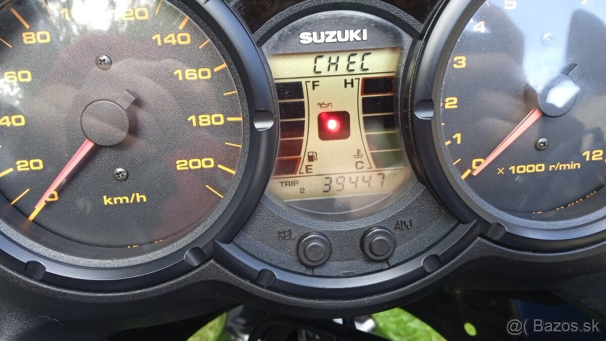 Suzuki DL650 Vstrom - 8