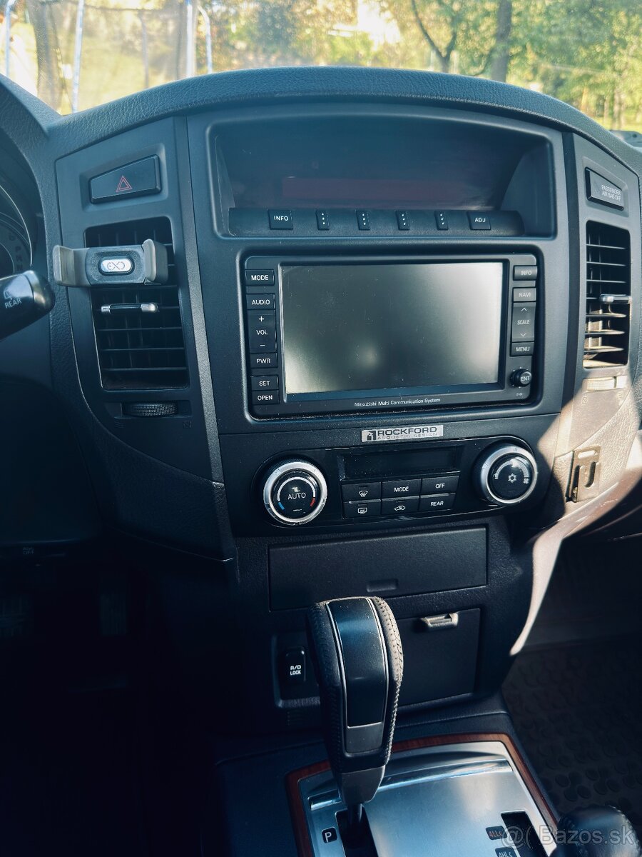 pajero 3.2 di-d 7 miestne 4x4 - 8