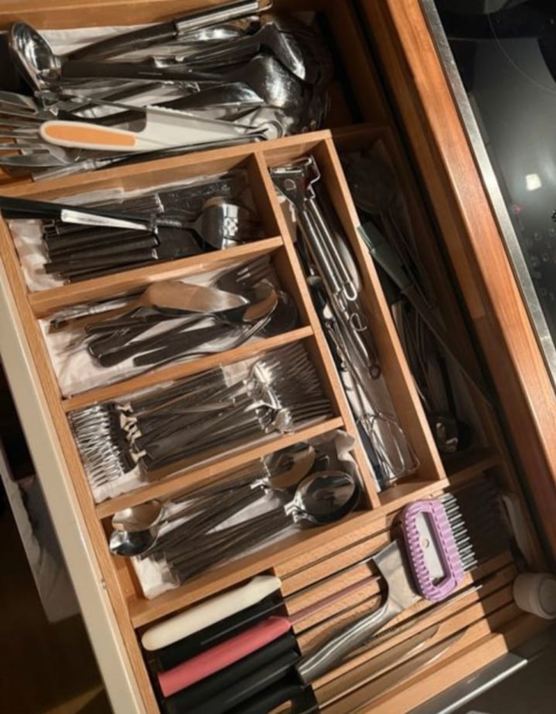 Krémová linka ve vysokém lesku se spotřebiči,5867 - 8